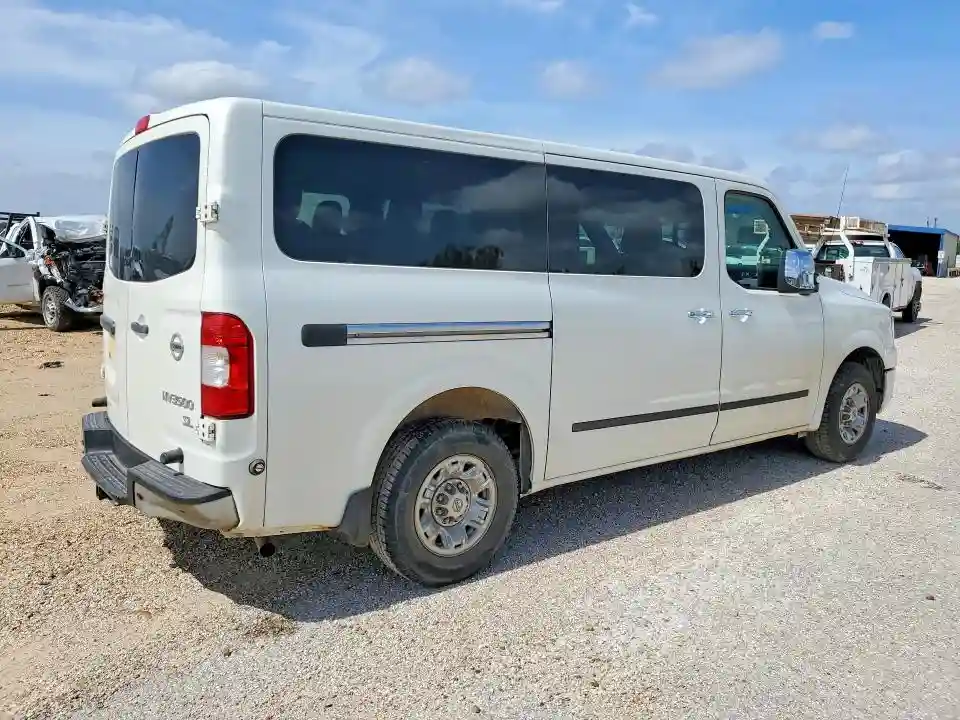 5BZAF0AAXHN852851 2017 NISSAN NV-2