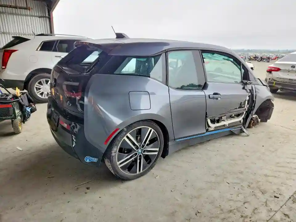 WBY1Z6C35H7A39688 2017 BMW I SERIES-2