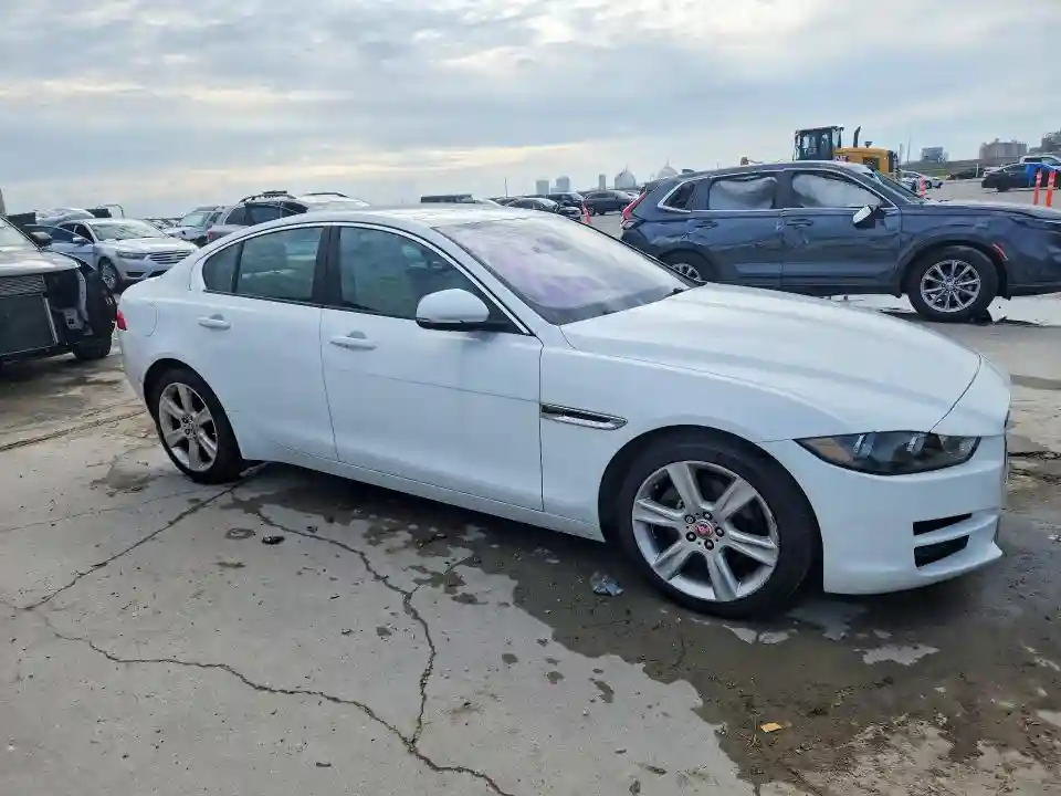 SAJAD4BN7HA971335 2017 JAGUAR XE-3