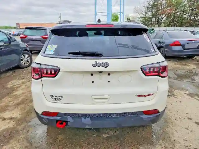 3C4NJDDBXJT501553 2018 JEEP COMPASS-5