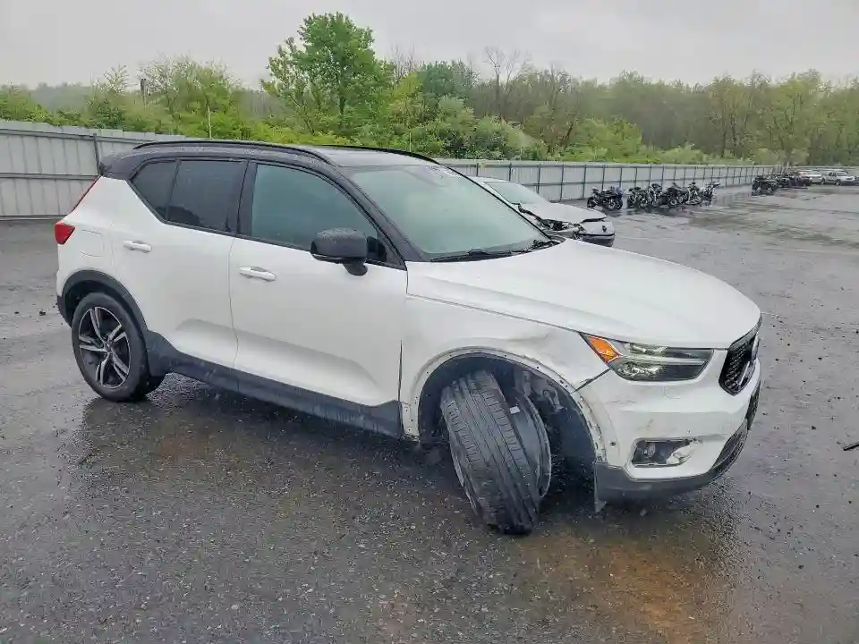 YV4162UM2M2462918 2021 VOLVO XC40 PLUS-3