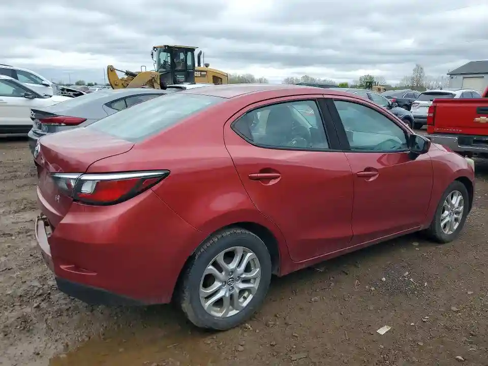 3MYDLBYV5JY300582 2018 TOYOTA YARIS-2