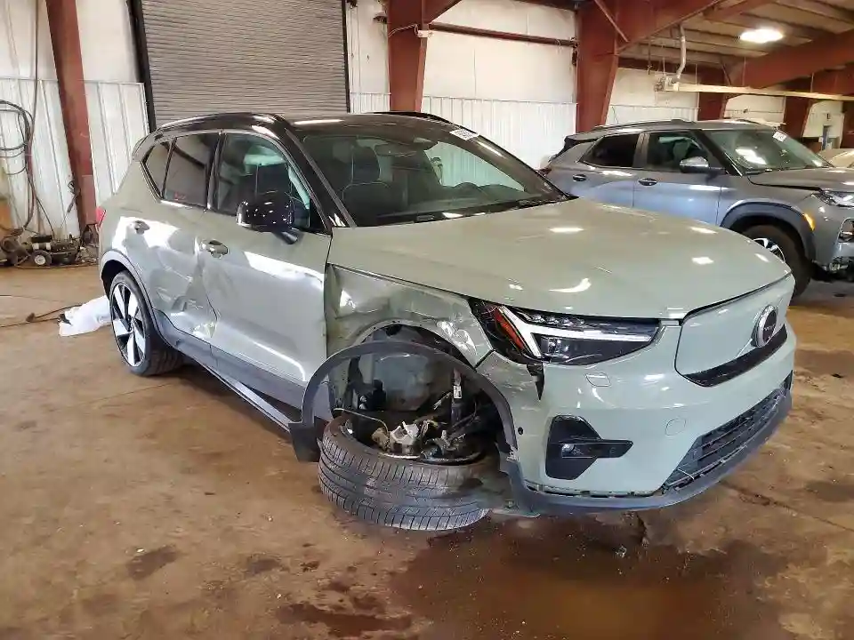 YV4ER3XM5R2248085 2024 VOLVO XC40-3