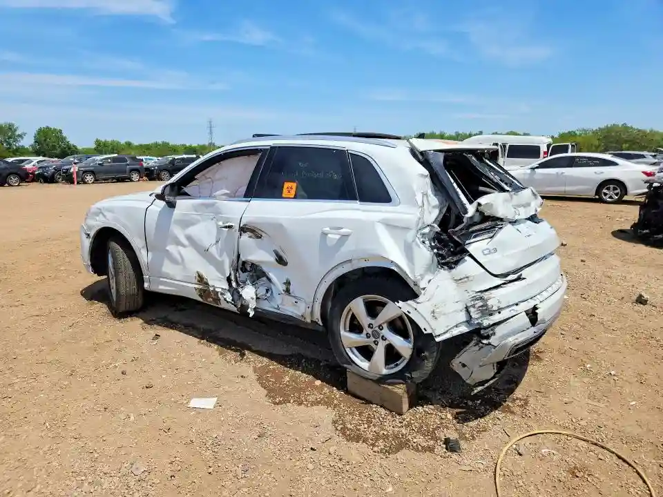 WA1AECF32K1088310 2019 AUDI Q3-1