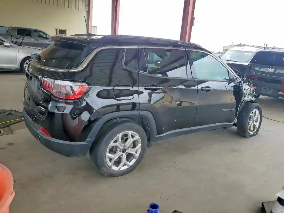 3C4NJDBN8ST607708 2025 JEEP COMPASS-2