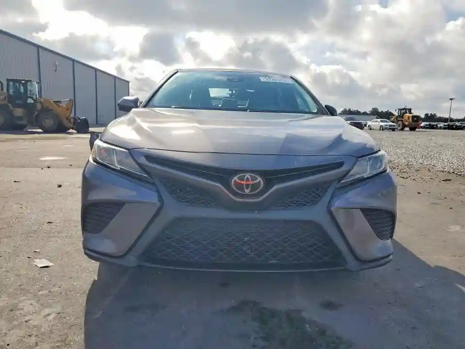 4T1B11HK6JU065040 2018 TOYOTA CAMRY-4