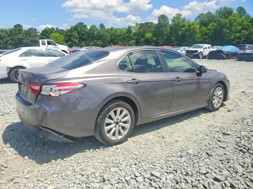 4T1B11HK7JU027476 2018 TOYOTA CAMRY-2