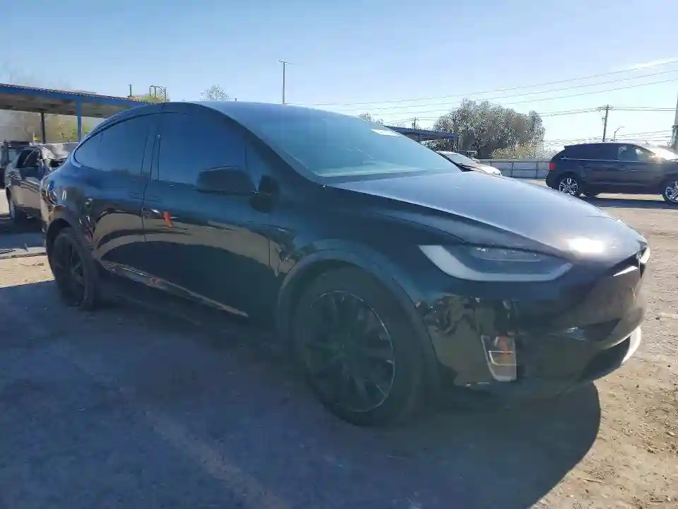 5YJXCDE27HF070180 2017 TESLA MODEL X-3
