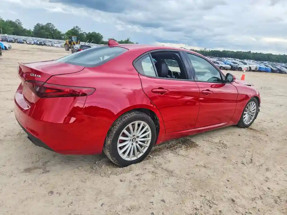 ZARFAMAN0N7662870 2022 ALFA ROMEO GIULIA-2