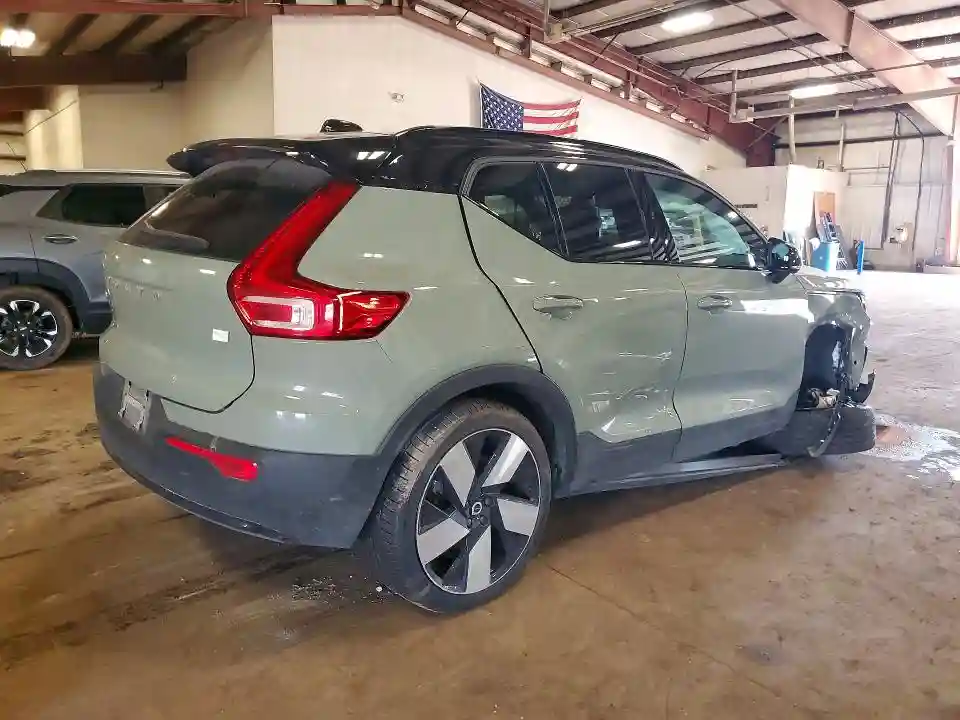 YV4ER3XM5R2248085 2024 VOLVO XC40-2
