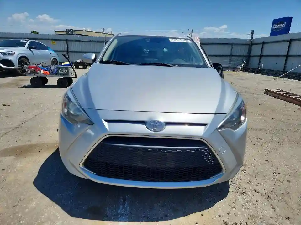 3MYDLBYV4KY519129 2019 TOYOTA YARIS-4