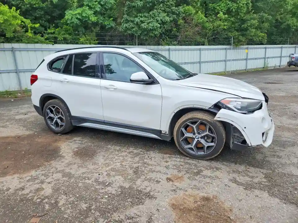 WBXHU7C31H5H37833 2017 BMW X1-3