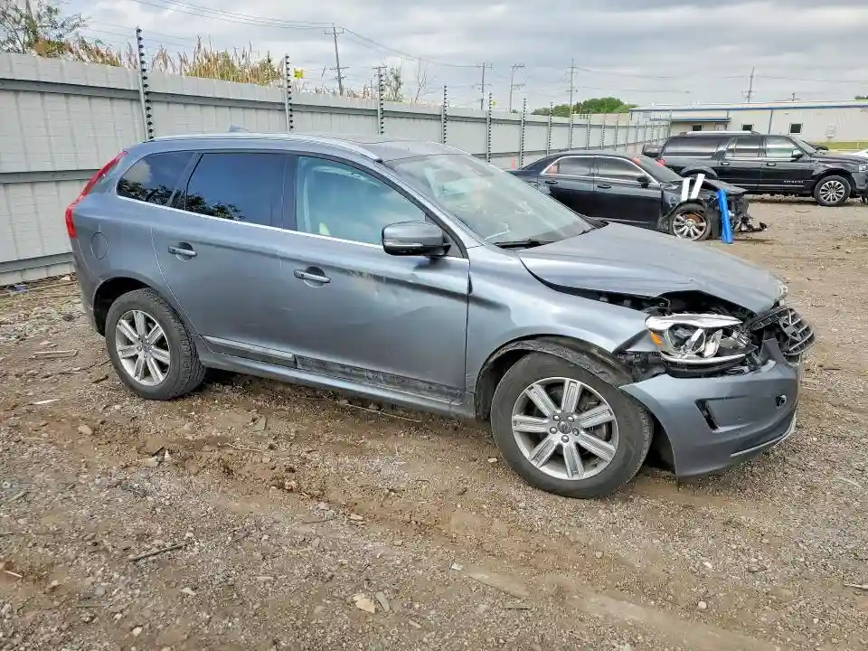 YV440MRU8H2141751 2017 VOLVO XC60-3