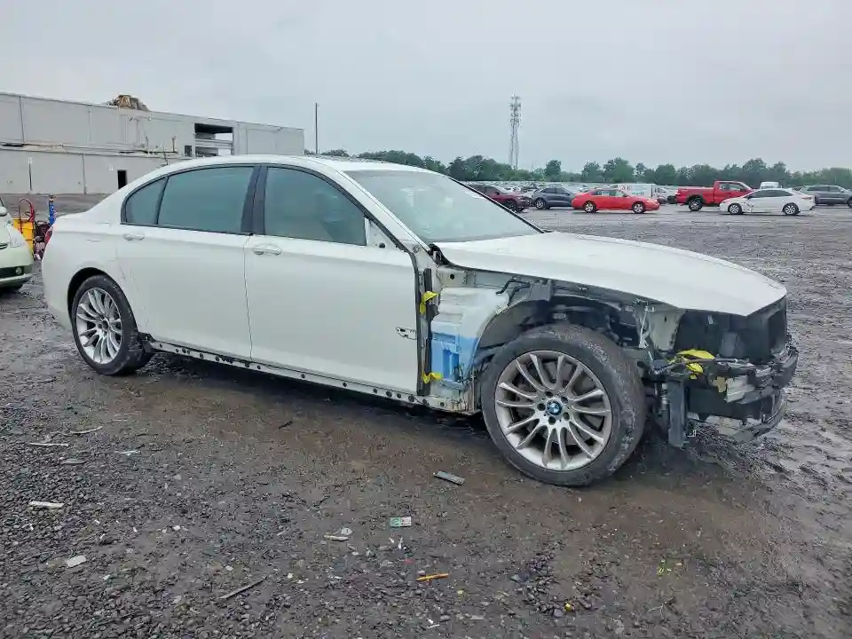 WBAYF8C57FD655150 2015 BMW 7 SERIES-3