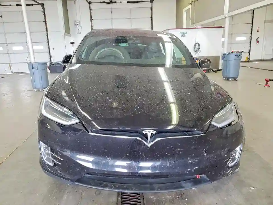 5YJXCBE20GF008395 2016 TESLA MODEL X-4