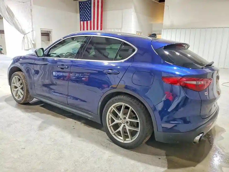 ZASFAKRN9J7C15863 2018 ALFA ROMEO STELVIO-1