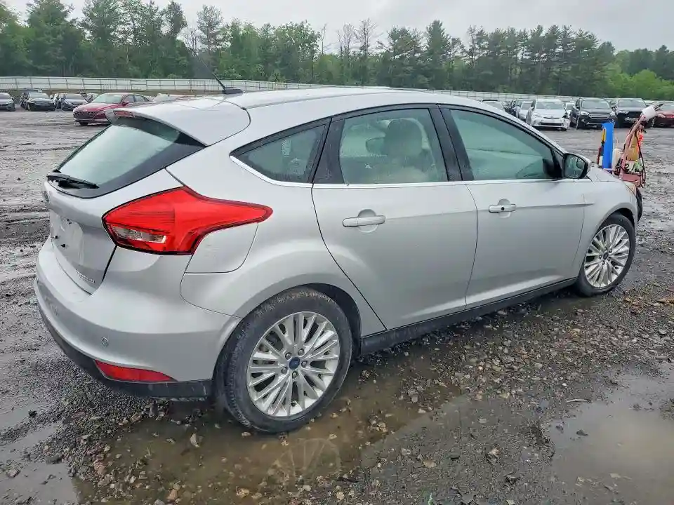 1FADP3N27JL271877 2018 FORD FOCUS-2