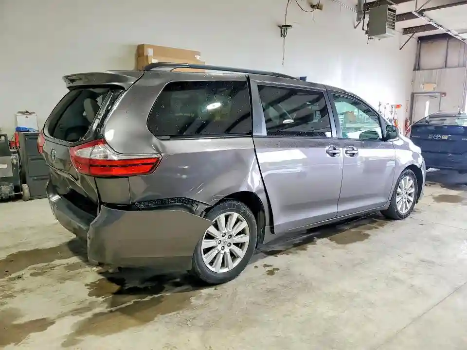 5TDJZ3DCXHS163747 2017 TOYOTA SIENNA-2