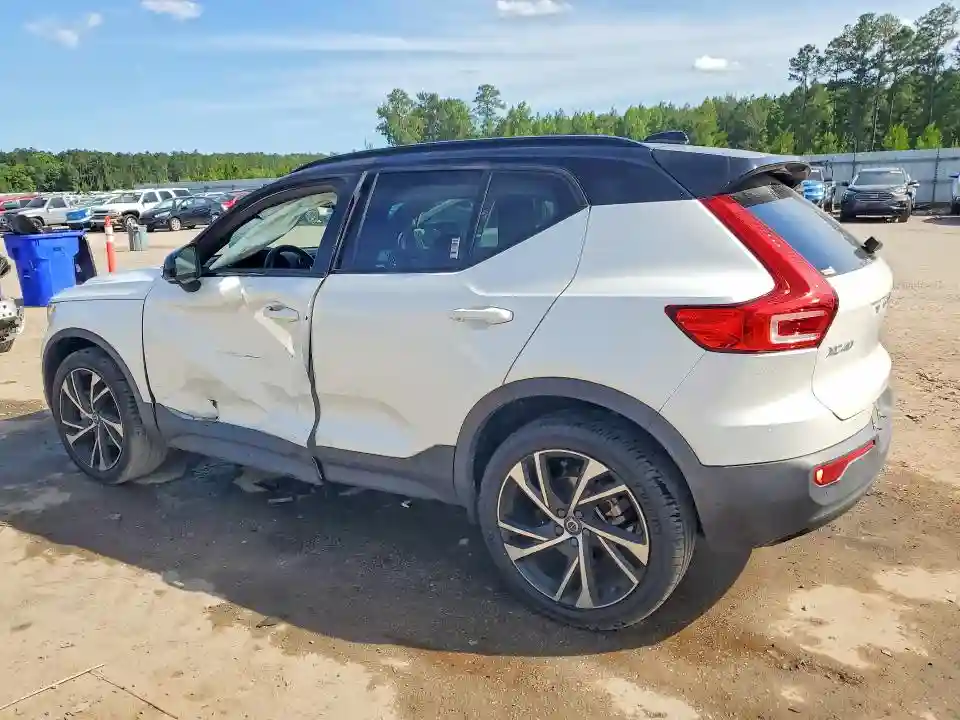 YV4162UM1M2531291 2021 VOLVO XC40-1