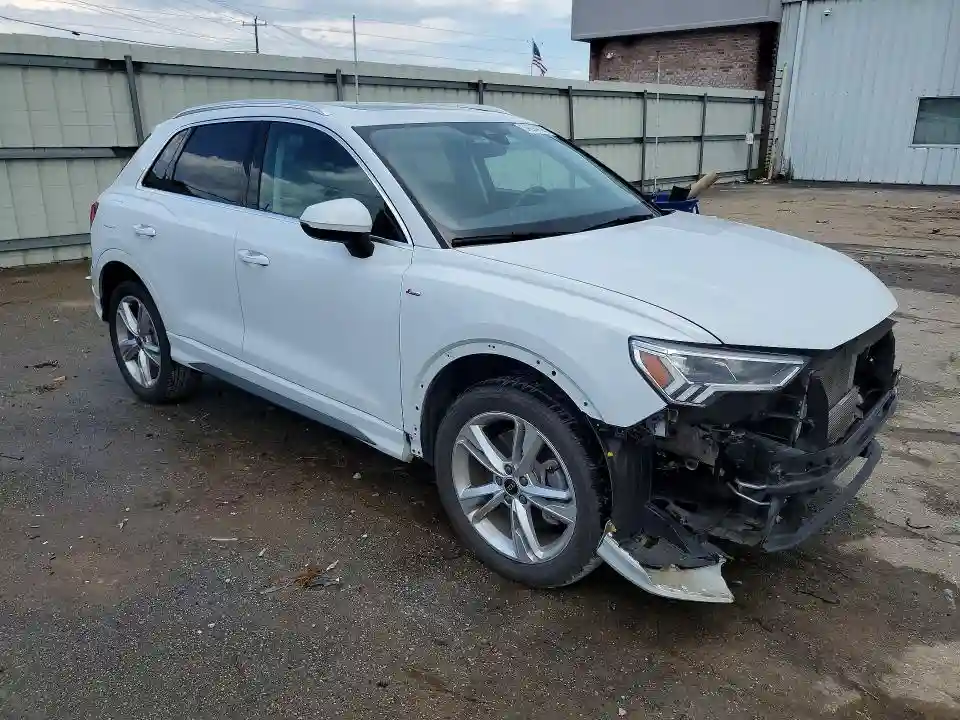 WA1EECF31P1102688 2023 AUDI Q3-3