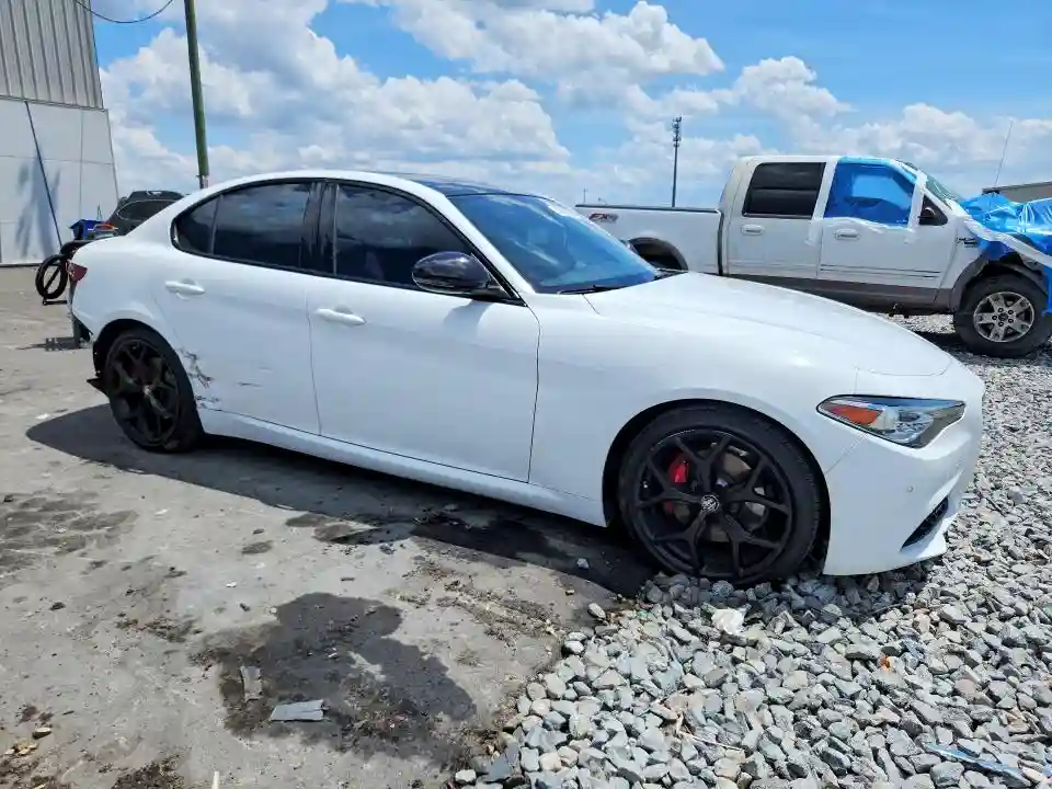 ZARFAMBN2M7644027 2021 ALFA ROMEO GIULIA-3