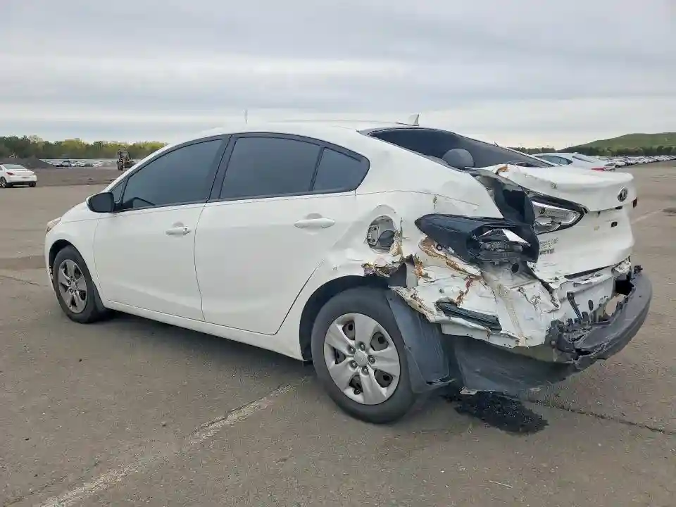 3KPFK4A76HE026077 2017 KIA FORTE-1