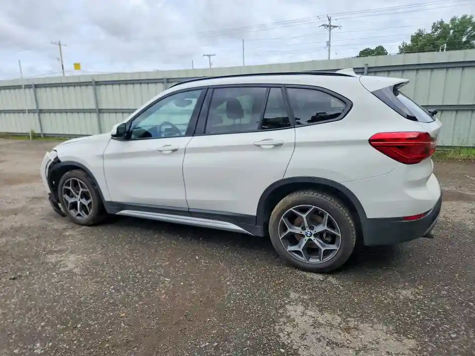 WBXHU7C31H5H37833 2017 BMW X1-1