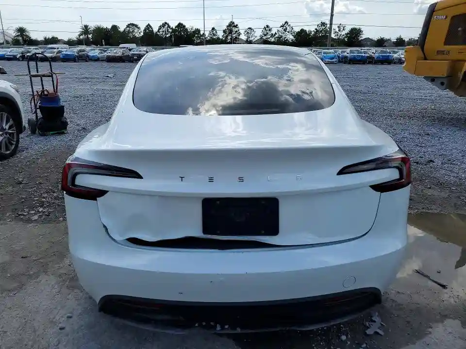 5YJ3E1EA3SF887135 2025 TESLA MODEL 3-5