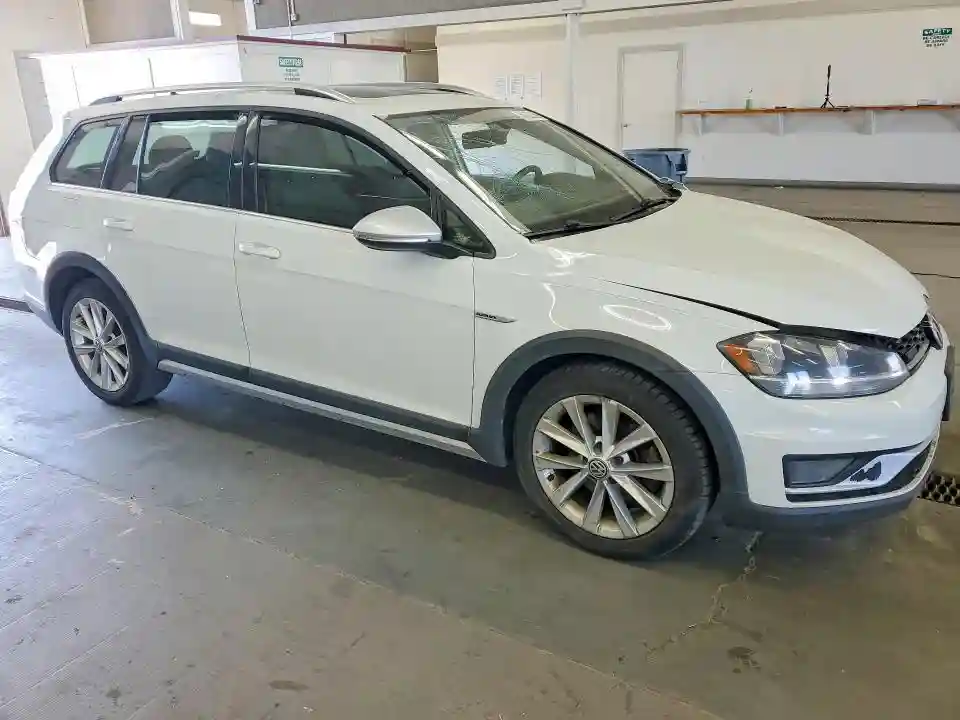 3VWM17AU1JM759437 2018 VOLKSWAGEN GOLF-3