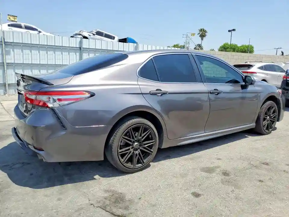 4T1B11HK8JU114612 2018 TOYOTA CAMRY-2