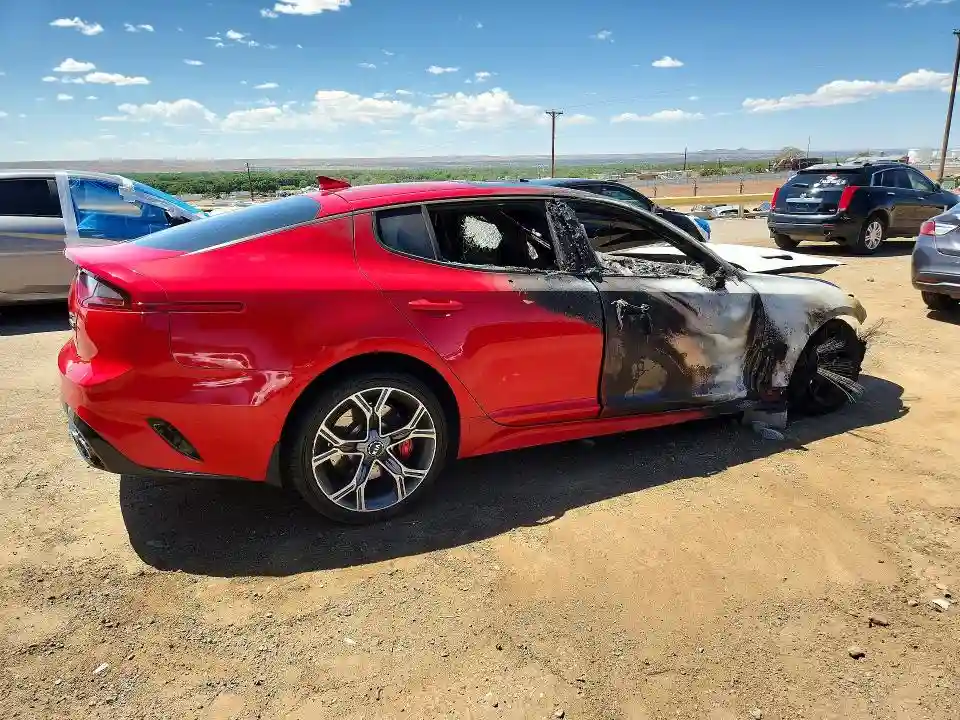 KNAE55LC8J6027758 2018 KIA STINGER-2