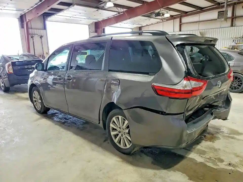 5TDJZ3DCXHS163747 2017 TOYOTA SIENNA-1