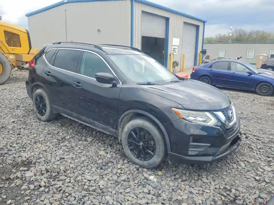 5N1AT2MV9HC758082 2017 NISSAN ROGUE-3