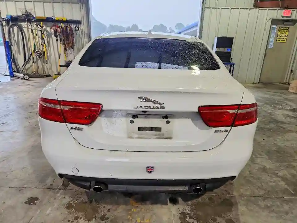 SAJAR4BG7HA978837 2017 JAGUAR XE-5