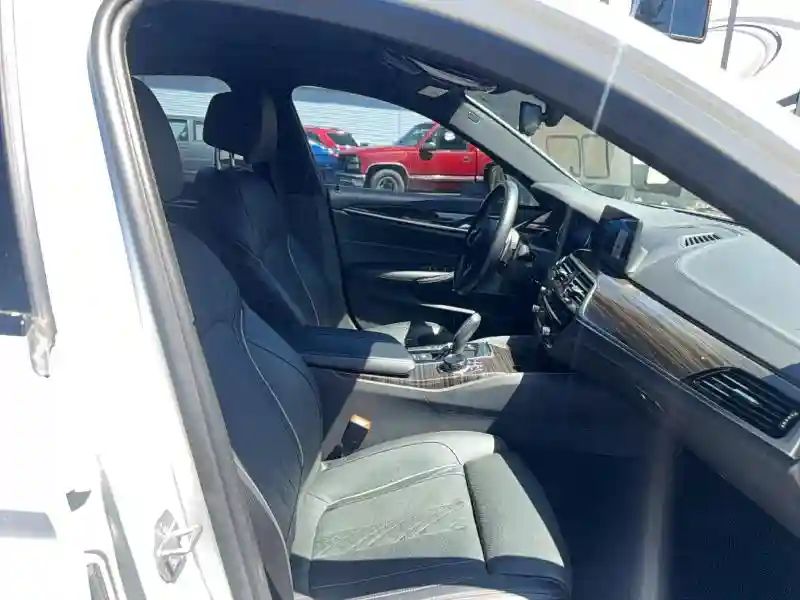 WBAJB9C57JB049807 2018 BMW M5-4