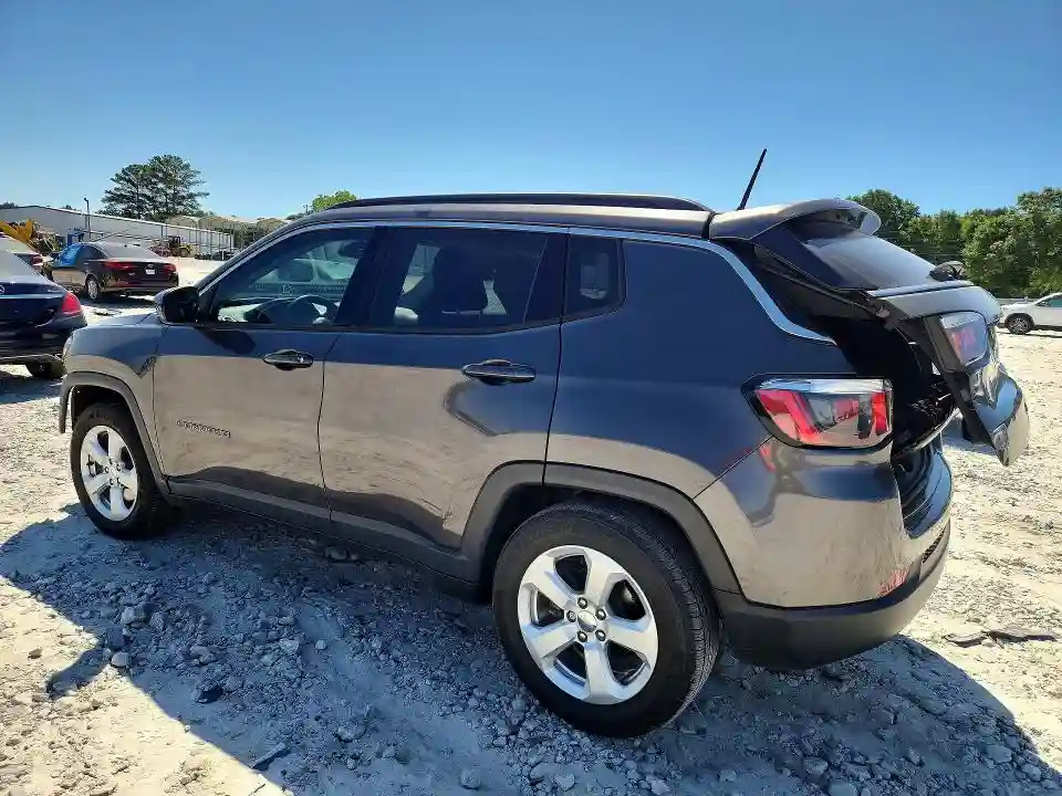 3C4NJCBB8JT351522 2018 JEEP COMPASS-1