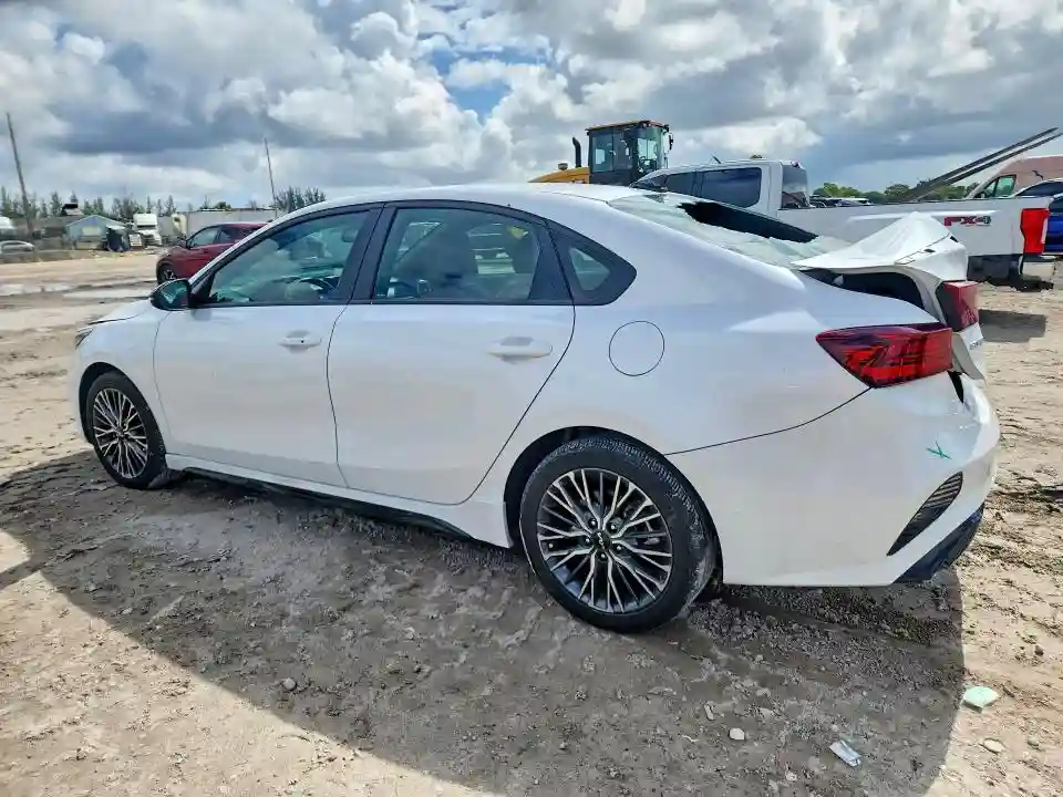 3KPF54AD5RE745108 2024 KIA FORTE-1