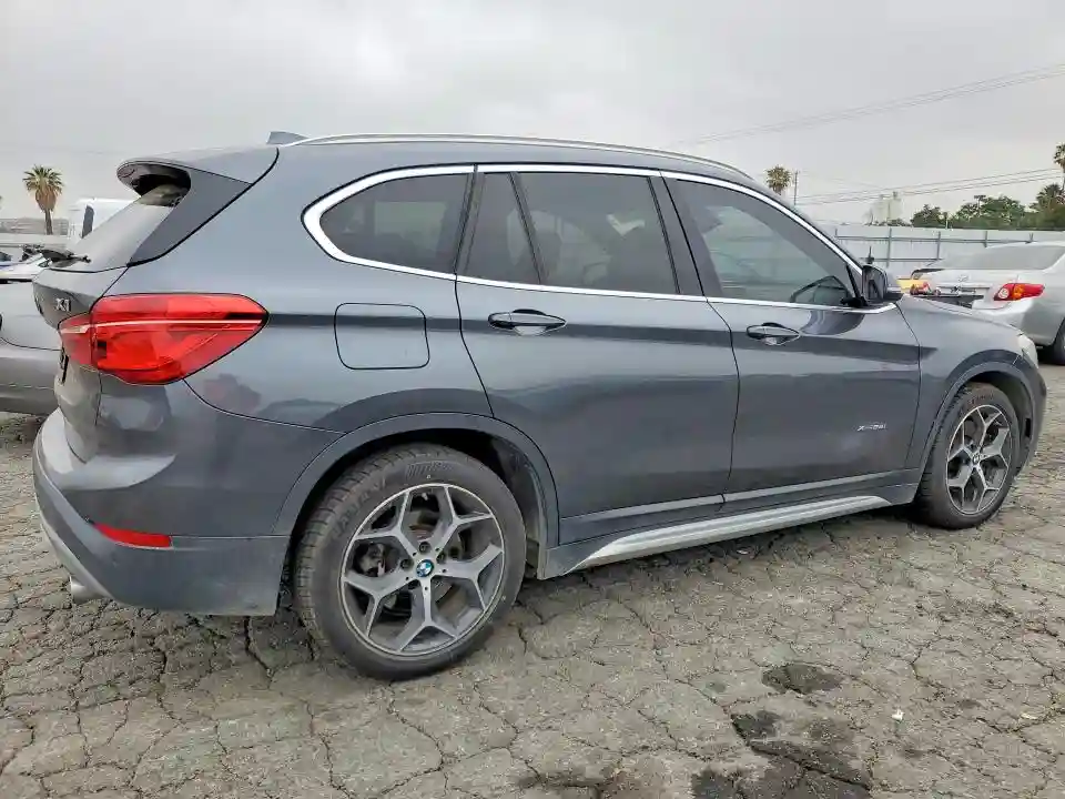 WBXHT3C36H5F84264 2017 BMW X1-2