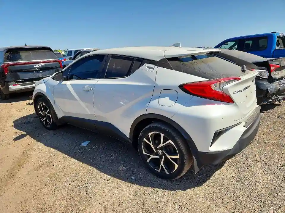 NMTKHMBX7JR058848 2018 TOYOTA C-HR-1
