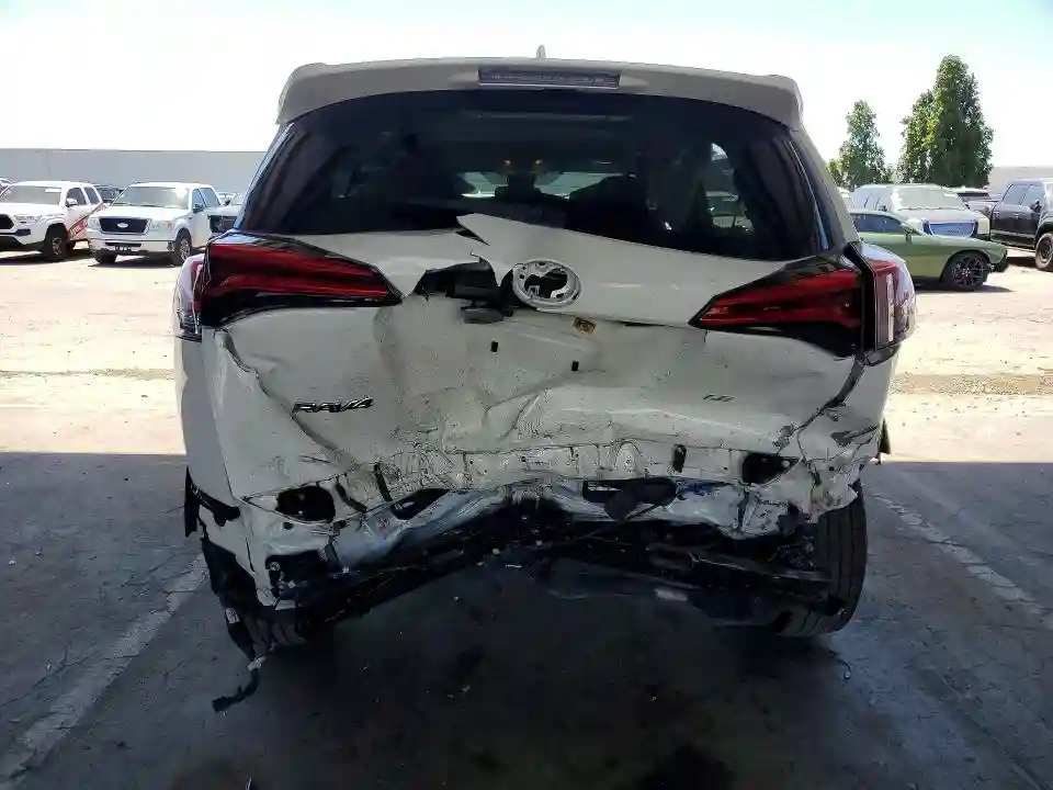 JTMZFREVXJJ748135 2018 TOYOTA RAV4-5