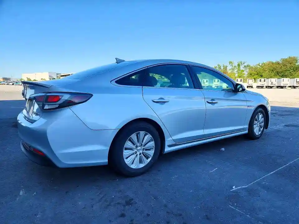 KMHE24L38HA064317 2017 HYUNDAI SONATA-2