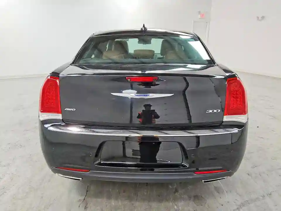 2C3CCAKG2KH556673 2019 CHRYSLER 300-5