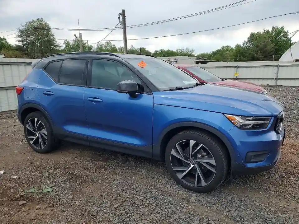 YV4162UM7M2465605 2021 VOLVO XC40-3