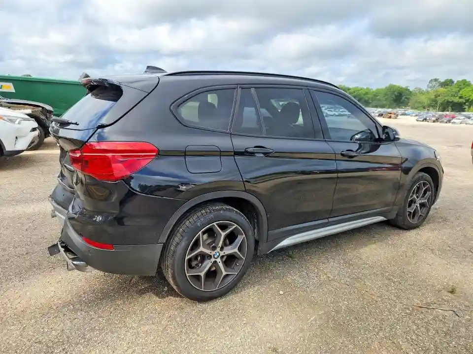 WBXHU7C33H5H38014 2017 BMW X1-2