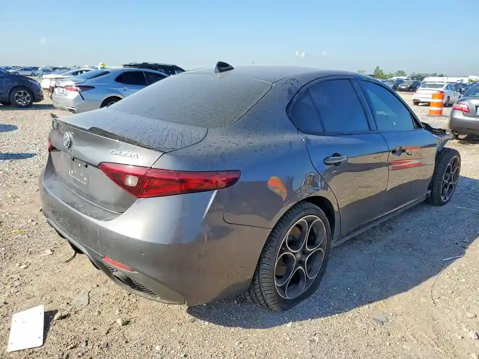 ZARFAMBN4P7671380 2023 ALFA ROMEO GIULIA-2