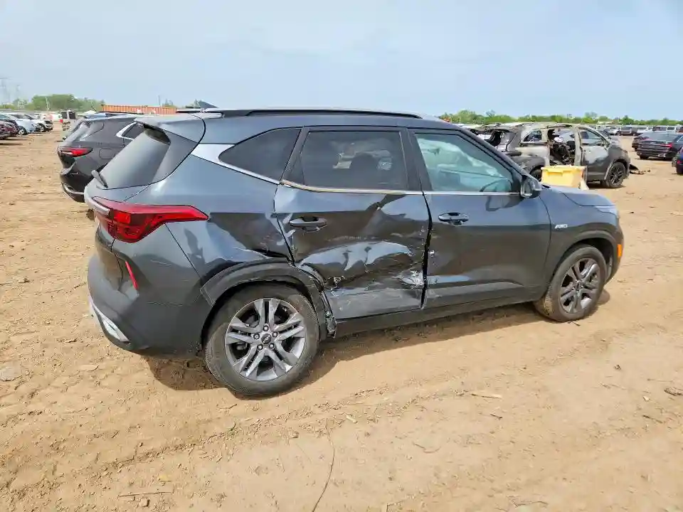 KNDEUCAAXP7454082 2023 KIA SELTOS-2