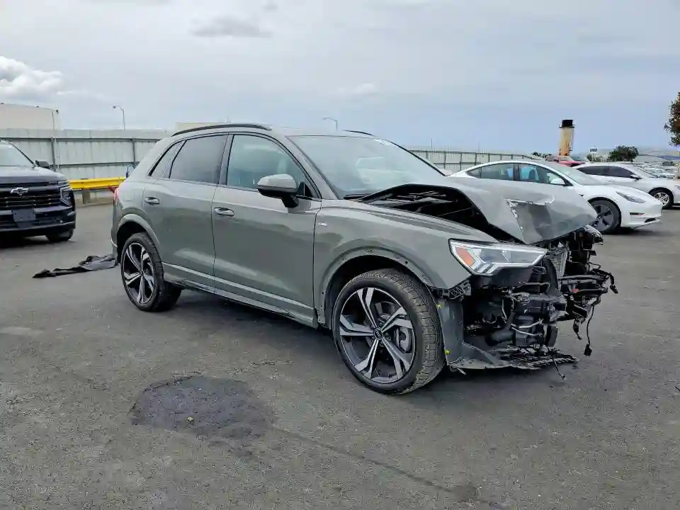 WA1EECF30R1069797 2024 AUDI Q3-3