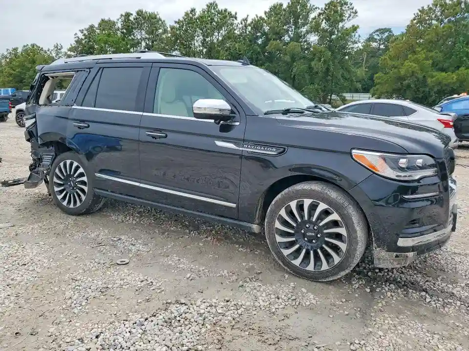 5LMJJ2TG4REL12563 2024 LINCOLN NAVIGATOR-3