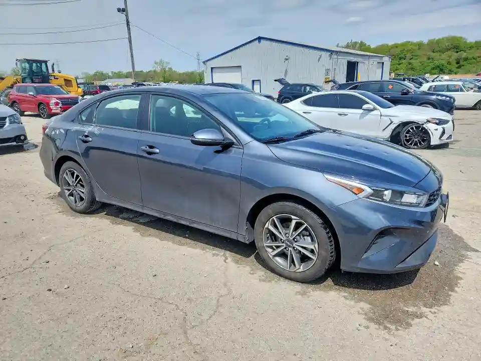 3KPF24AD2RE750629 2024 KIA FORTE-3