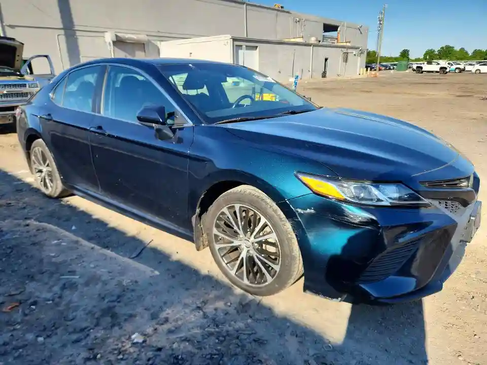 4T1B11HK2JU657082 2018 TOYOTA CAMRY-3